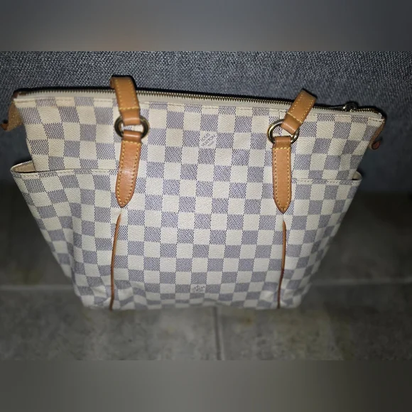 Louis Vuitton Tan and Cream Damier Azur Tote - Picture 3 of 8